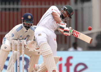 ৩৫৭ রানের ‘বোঝা’ রেখে দিন শেষ করলো বাংলাদেশ