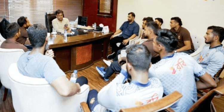 তামিমকে সাথে নিয়ে ক্রিকেটারদের সাথে বিসিবি সভাপতির বৈঠক