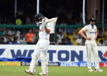 শেষ বিকেলে দুই উইকেট হারিয়ে দিন শেষ করলো বাংলাদেশ