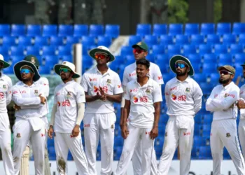 জয়কে দিয়েও বল করালেন নাজমুল, এবার মুল্ডার-মুথুসামি টানছেন ৫০০ ছাড়ানো দক্ষিণ আফ্রিকাকে