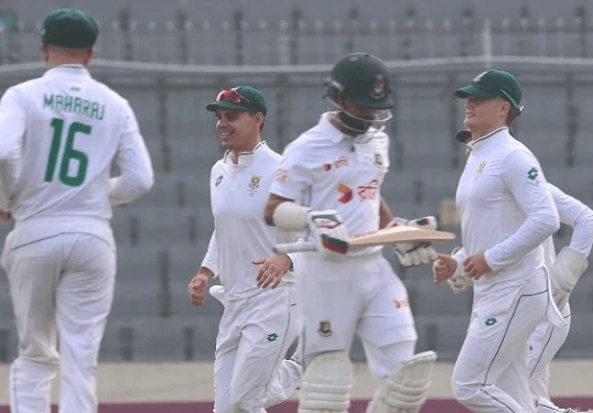 ঢাকায় বাংলাদেশের দুঃস্বপ্নের সকাল