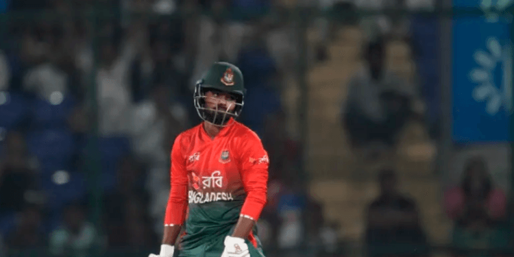 হৃদয়ের লড়াকু ইনিংসের পর বড় হারে হোয়াইটওয়াশ বাংলাদেশ