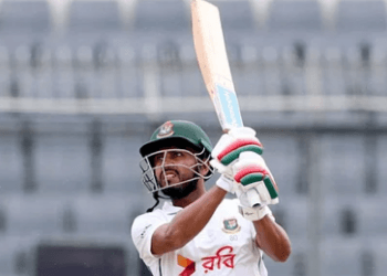 সকালের বিপর্যয় কাটিয়ে মিরাজ-জাকেরের ব্যাটে লিডের স্বপ্নে বাংলাদেশ