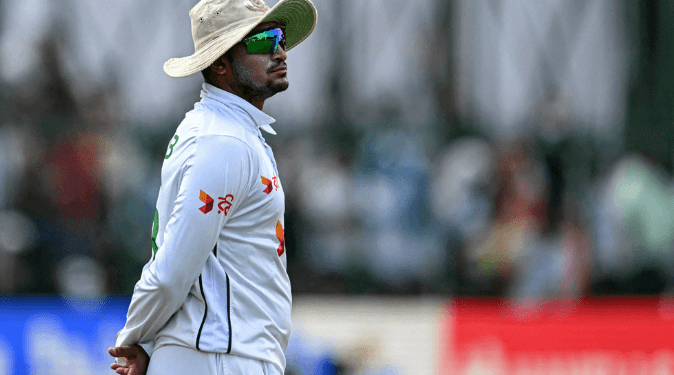 অনেক প্রশ্ন রেখে দল ছেড়ে দুবাই হয়ে যুক্তরাষ্ট্রে পরিবারের কাছে সাকিব