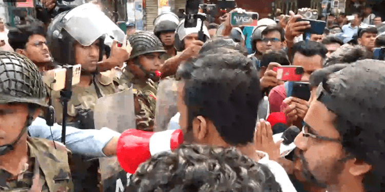 মিরপুরে সাকিব ভক্তদের মিছিল, থমথমে পরিস্থিতি, সেনাবাহিনী মোতায়েন