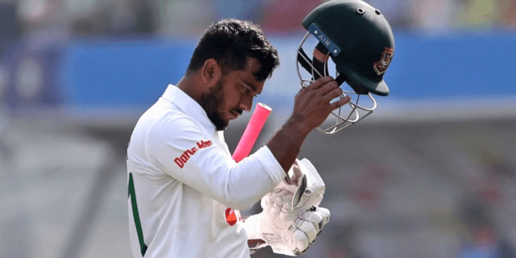 আউট হয়ে চা বিরতিতে গেলেন জাকির, ধুঁকছে বাংলাদেশ