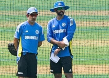 ব্যর্থতায় বাড়তি ক্ষমতা কেড়ে নেওয়া হচ্ছে ভারতের কোচ গম্ভীরের