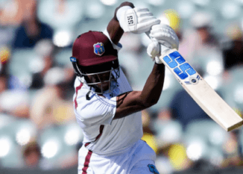 গ্রিভসের সেঞ্চুরিতে রান পাহাড়ে ওয়েস্ট ইন্ডিজ