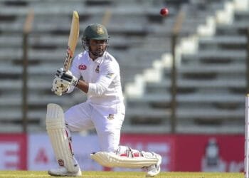 লাল বলের যাত্রা থামিয়ে দিলেন ইমরুল