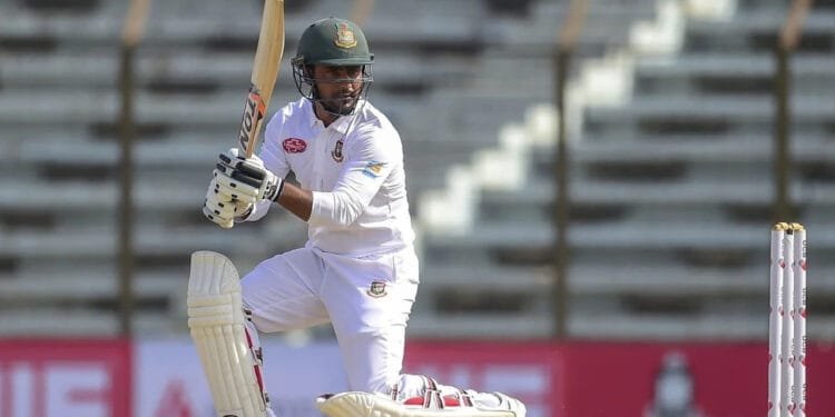 লাল বলের যাত্রা থামিয়ে দিলেন ইমরুল