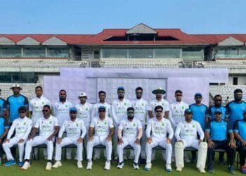 সিলেটে নয় বোলারের ম্যাচে বিজয়-ইমরুলের ঝড়ো ব্যাটে খুলনার বড় জয়