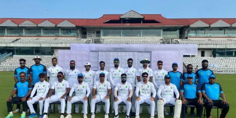 সিলেটে নয় বোলারের ম্যাচে বিজয়-ইমরুলের ঝড়ো ব্যাটে খুলনার বড় জয়