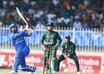 প্রথম ওয়ানডেতে ইনজুরিতে পড়েছেন মুশফিক, খেলতে পারবেন না দ্বিতীয় ওয়ানডে!