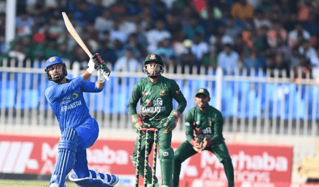 প্রথম ওয়ানডেতে ইনজুরিতে পড়েছেন মুশফিক, খেলতে পারবেন না দ্বিতীয় ওয়ানডে!