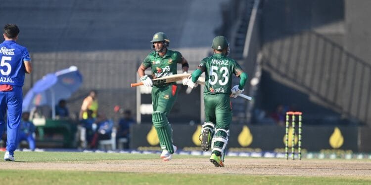 রিয়াদ-মিরাজের ব্যাটে সিরিজ জয়ে লড়াকু পূঁজি বাংলাদেশের