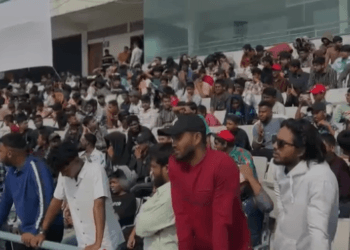 জাতীয় লিগে সিলেটকে সমর্থন জানাতে গ্যালারিতে সমর্থকদের ভীড়