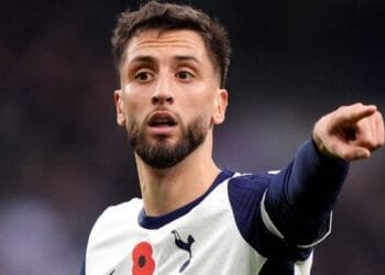 সতীর্থ ফুটবলারকে নিয়ে বর্ণবাদী আচরণ, সাত ম্যাচ নিষিদ্ধ টটেনহাম তারকা