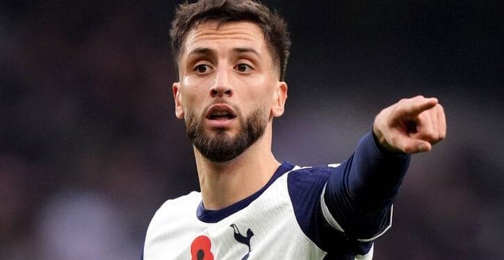 সতীর্থ ফুটবলারকে নিয়ে বর্ণবাদী আচরণ, সাত ম্যাচ নিষিদ্ধ টটেনহাম তারকা