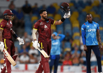 ১০ জনের ফিল্ডিং করা ম্যাচে জোড়া সেঞ্চুরিতে ইংল্যান্ডকে হারিয়ে সিরিজ ওয়েস্ট ইন্ডিজের