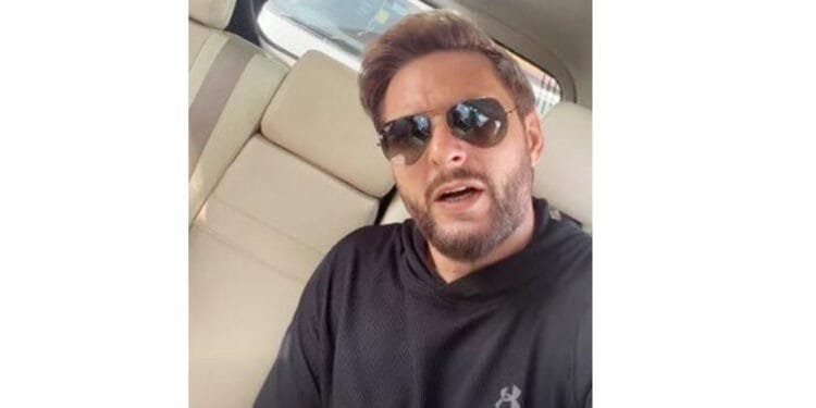 ঢাকায় এসেই শহীদ আফ্রিদী বাংলায় বললেন- আমি চলে এসেছি