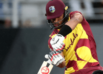 বৃষ্টি থেমেছে, খেলা আবার শুরু হয়েছে