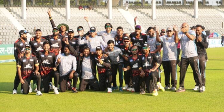 খুলনাকে বিদায় করে ফাইনালে ঢাকা মেট্রোই