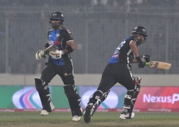 ঢাকাকে উড়িয়ে দু্ই পাকিস্তানীর ব্যাটে জয়ে শুরু রংপুরের