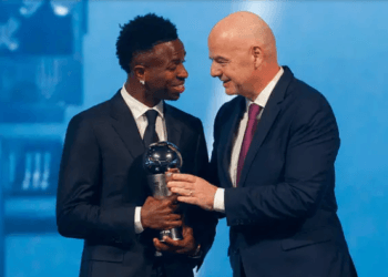 ব্যালন ডি’অরের দুঃখ ঘুচিয়ে ফিফার বর্ষসেরা পুরস্কার ভিনিসিউস জুনিয়রের