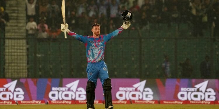 ক্লার্কের ব্যাটে বিপিএলের পঞ্চম সেঞ্চুরিতে চট্টগ্রামের ২০০ রান