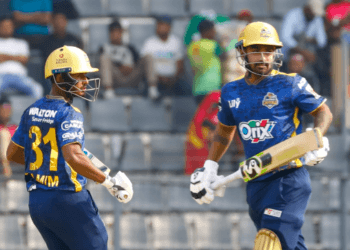 ১১১ রানে শেষ ঢাকার ইনিংস