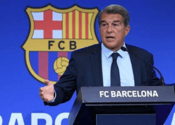 দুই ফুটবলারকে নিবন্ধন করাতে না পারায় বার্সা সভাপতির পদত্যাগের দাবি