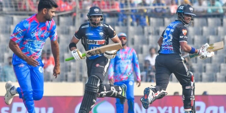 পাকিস্তানের ইফতিখারের ব্যাটে চড়ে রংপুরের লড়াকু পূঁজি