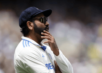 ফর্মহীনতা, ভারতীয় অধিনায়ক রোহিত নিজেই সরে দাঁড়ালেন একাদশ থেকে