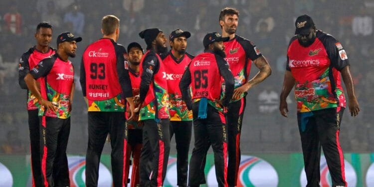 গ্যালারি ভর্তি দর্শকদের হতাশ করছে সিলেট স্ট্রাইকার্স