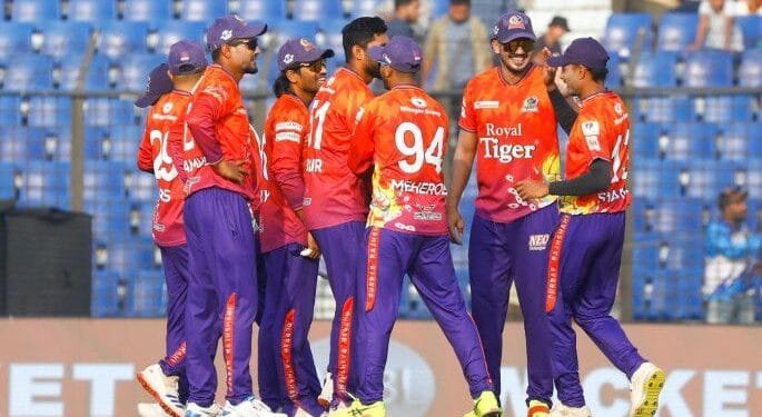 হোটেলে রাজশাহীর বিদেশী ক্রিকেটাররা নিজেদের রুমের দরজা বন্ধ করে রাখেন