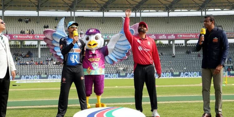 হাই ভোল্টেজ ম্যাচে টস জিতে বোলিংয়ে রংপুর