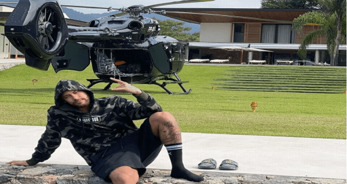 ১০৩ কোটি টাকার নিজস্ব হেলিকপ্টারে করে সান্তোসের অনুশীলনে নেইমার