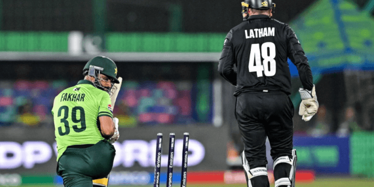 ফখরের ২০ মিনিট আর ডট বলেই সর্বনাশ পাকিস্তানের