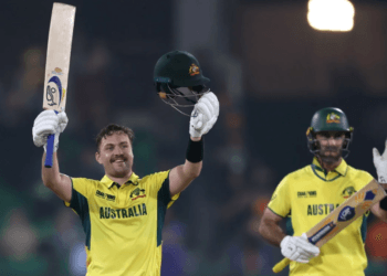 ইংলিশের সেঞ্চুরিতে ইংলিশদের হারাল অস্ট্রেলিয়া