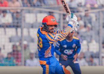 অধিনায়ক মিরাজের ব্যাটে প্লে-অফে খুলনা টাইগার্স