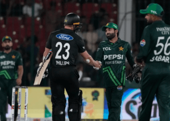 চ্যাম্পিয়ন্স ট্রফির আগে ত্রিদেশীয় সিরিজে পাকিস্তানকে হারিয়ে চ্যাম্পিয়ন নিউজিল্যান্ড