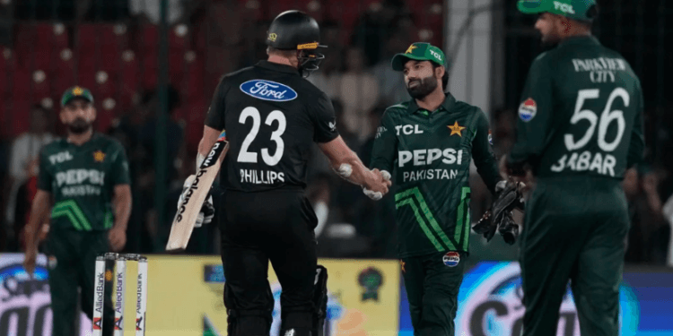 চ্যাম্পিয়ন্স ট্রফির আগে ত্রিদেশীয় সিরিজে পাকিস্তানকে হারিয়ে চ্যাম্পিয়ন নিউজিল্যান্ড