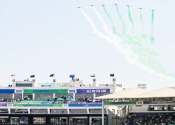 চ্যাম্পিয়ন্স ট্রফির উদ্বোধনীতে বিশ্বকে যুদ্ধ বিমানের শো দেখালো পাকিস্তান