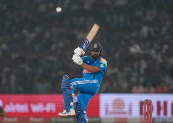 রোহিতের সেঞ্চুরিতে ইংল্যান্ডকে হারিয়ে সিরিজ ভারতের