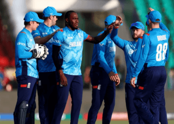 বাংলাদেশকে তিন কোটি দিয়ে শূন্য হাতে বাড়ি ফিরলো ইংল্যান্ড