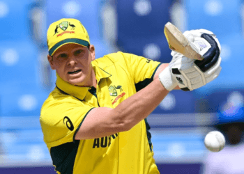 স্মিথ-কেয়ারির ব্যাটে ভারতকে চ্যালেঞ্জিং টার্গেট দিলো অস্ট্রেলিয়া