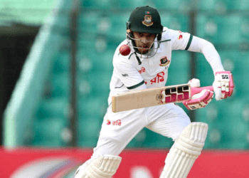 ঘুরে দাঁড়ানোর বার্তা দিয়ে দ্বিতীয় দিন শেষ করলো বাংলাদেশ