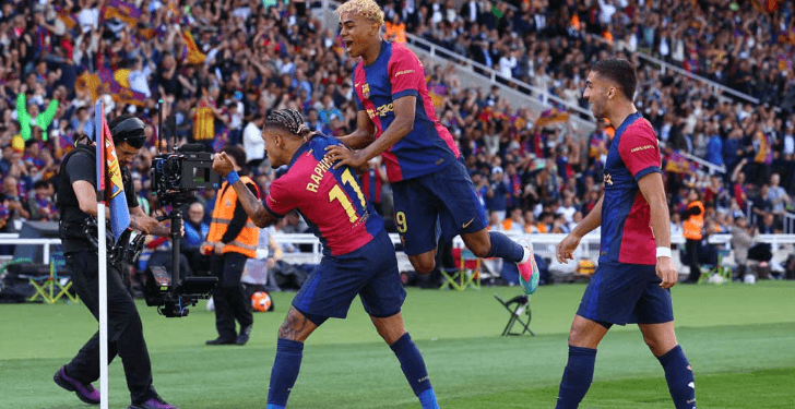 রুদ্ধশ্বাস লড়াইয়ে পিছিয়ে পড়া বার্সেলোনা রিয়ালকে হারিয়ে শিরোপার আরো কাছে