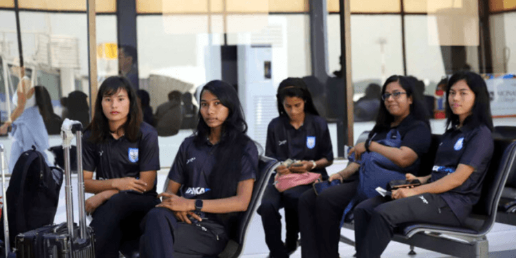 ত্রিদেশীয় সিরিজের জন্য দেশ ছাড়লো বাংলাদেশ নারী ফুটবল দল