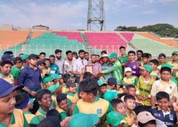 তারকাদের কাছে পেয়ে আনন্দে মেতে উঠলেন গ্রীণ সিলেটের খুদে ক্রিকেটাররা